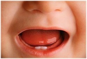 Симптоми прорізування зубів у дітей, як відрізнити від інших захворювань, як полегшити самопочуття
