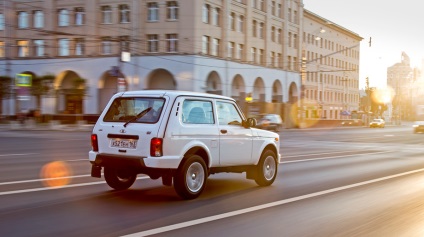 Luăm o privire nouă la modelul SUV lada 4x4 urban