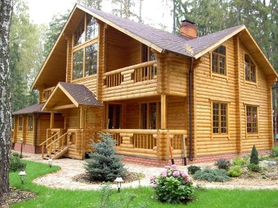 Construcție modernă de locuințe din lemn