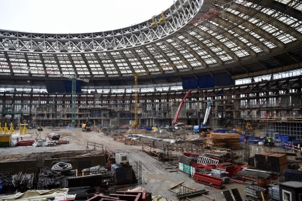 Arena „Luzsnyiki” előtt és rekonstruált