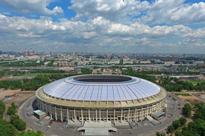 Arena „Luzsnyiki” előtt és rekonstruált