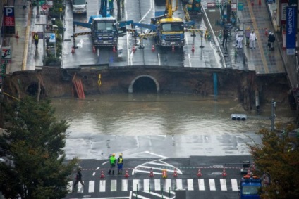 A devenit cunoscută ce sa întâmplat cu absolventul, care a lovit toată îmbrăcămintea ei cu situl orașului Petersburg