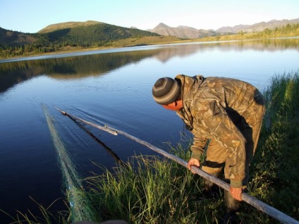 Configurați rețele fără barcă, deoarece este corect să puneți rețele pe lac