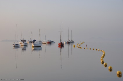 Configurați rețele fără barcă, deoarece este corect să puneți rețele pe lac