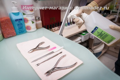Sterilizarea uneltelor de manichiură în saci de kraft cu un indicator de abur de 1525 cm