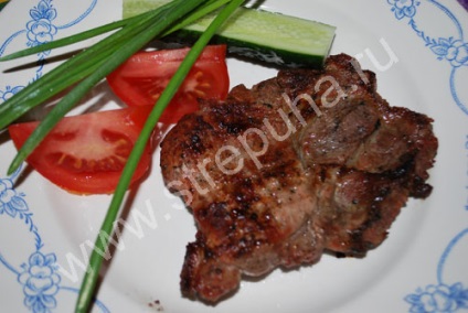 Steak de carne de porc pe cărbuni