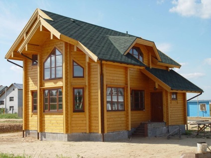 Építése házak furnérfa cég Detinets árak