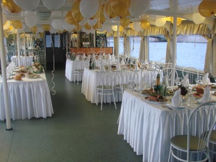 Lumina de nuntă cu o excursie cu barca