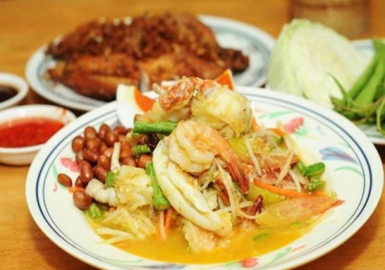 Mâncare thailandeză din bucătăria Thai