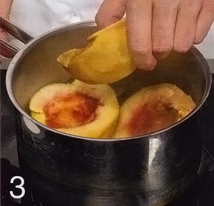 Качка під соусом з персиків
