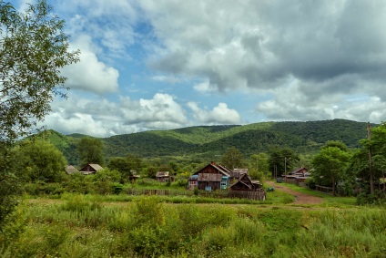 Outgoing Primorye sat departe kut - cum să trăiască în taiga fără muncă, poliție, fete și lemn de foc