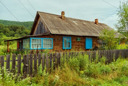 Outgoing Primorye sat departe kut - cum să trăiască în taiga fără muncă, poliție, fete și lemn de foc