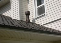 Noduri care se apropie de acoperiș de peretele casei