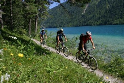 Tururi cu biciclete sau cinci întrebări despre turismul organizat cu bicicleta