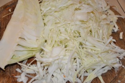 Смачна тушкована капуста з чорносливом на сковороді - як приготувати тушковану капусту з чорносливом