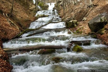 Cascada Golokinsky din cheiul Yaman-Dere - revista din Crimeea