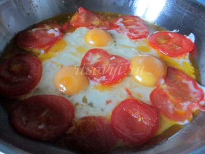 Ouă omletate cu rețetă de roșii cu fotografie turnată