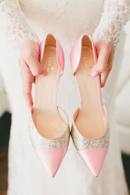 Яскраві туфлі нареченої