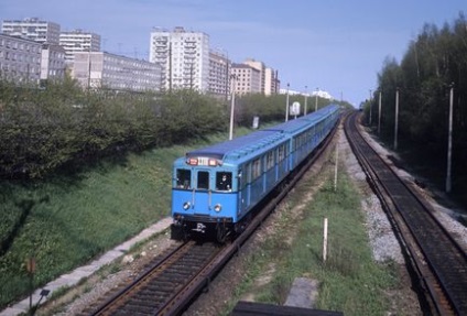 Навіщо в 1950-1960-х в метро відмовилися від сталінського ампіру і чому тоді не прижилися наземні