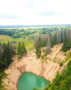 10 rute auto nu mai mult de 150 de km de fenomene naturale din Kazan, arboretum, muzeu de tractoare