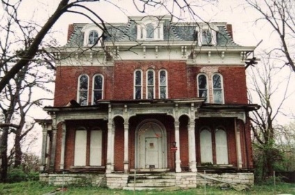 25 Самих страшних будинків з привидами