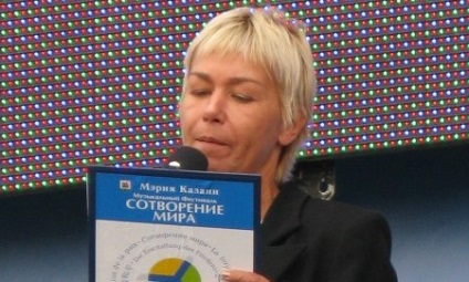50 éves Xenia Swift meséltek adatvédelmi (Alex zöld) 50 éves Xenia Swift meséltek adatvédelmi