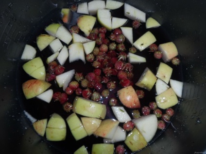 Illatos párolt cseresznye egy serpenyőbe, és multivarka - főzés recept minden nap friss és