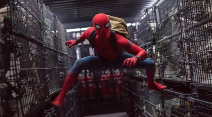 Spiderman se întoarce acasă »superparisență alăturat
