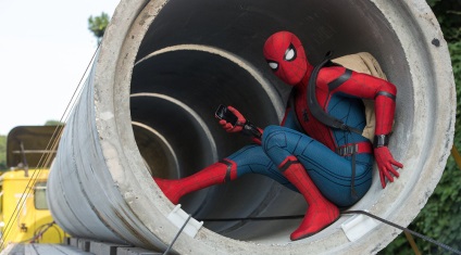 Spider-Man haza „superparen szomszédságában (Robert Downey Jr.) Spider-Man haza „superparen közelben