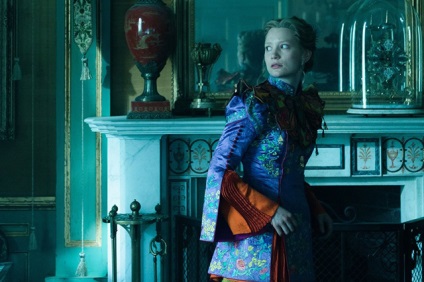 A telek a film „Alice Csodaországban” eltér az új l