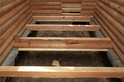 Чорнову підлогу по дерев'яних балках етапи зведення