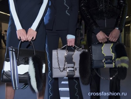 Crossfashion grup - backstage display versace toamna-iarnă 2016-2017 modele de machiaj, saci și pantofi