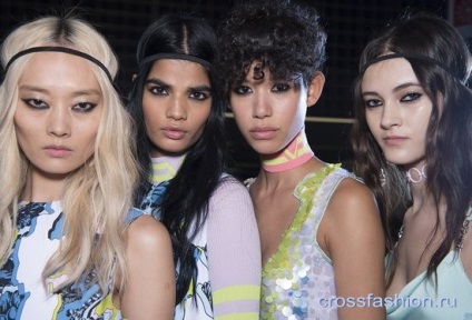 Crossfashion group - backstage показу versace осінь-зима 2016-2017 макіяж моделей, сумки та взуття