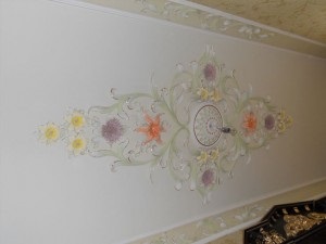 Decorarea stucului din auriu, vopsire, pictura stucului, gestostar