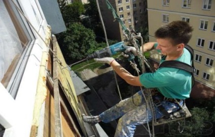 Демонтаж балкона технологічний процес і поради фахівців