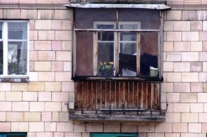 Demontarea balconului vechi