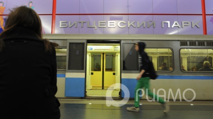 День закритих дверей як працює нова заборона тримати двері в метро - акценти - репортажі та