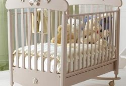 Дитяче ліжко для новонародженого