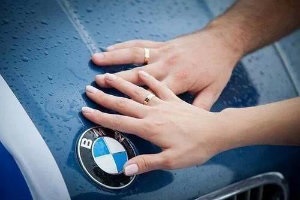 Дівчата за кермом bmw