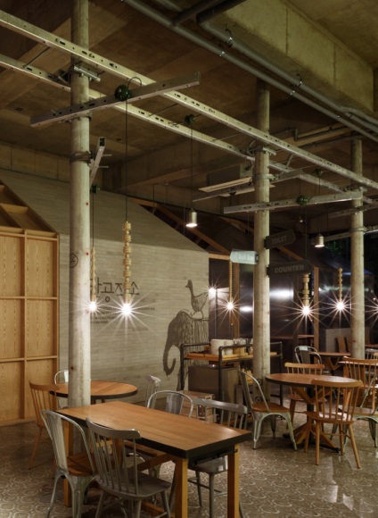 Proiectați un design de cafenea în pereți de sticlă din Coreea și o mulțime de lumină