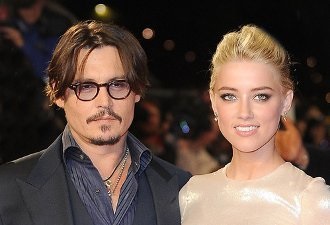 Johnny Depp a negociat parada pentru o blonda tanara