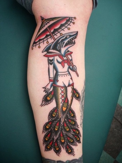 Fotografie și sensul unei fete tatuaj sub o umbrelă