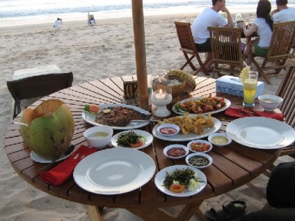 Къде да хапнем туристите в Бали и колко ще струва това