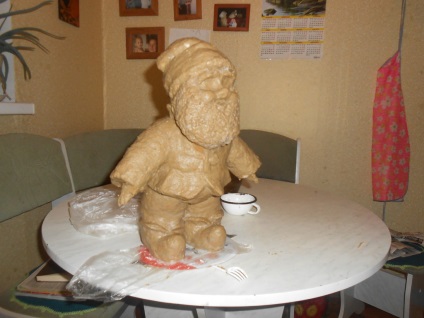 Gnome de sticle de plastic și papier-mache