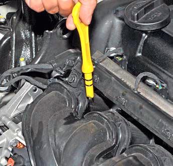 Hyundai Solaris отстраняване монтаж ремонт подмяна проверка на нивото на маслото в двигателя Hyundai Solaris