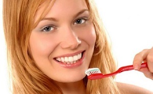 Яка краще зубна паста для чутливих зубів властивості пасти Лакалут сенсітів, рекомендації та