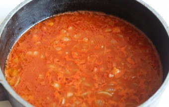 Як готується підлива з томатною пастою і борошном до м'яса, пасти, тефтелі і рибі