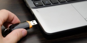 Ce programe pot elimina protecția de scriere de la unități flash USB și micro sd