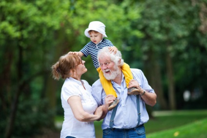 Які типи бабусь і дідусів бувають і як знайти з ними спільну мову
