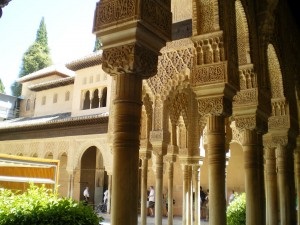 Як організувати відвідування палацу Альгамбра в Гранаді
